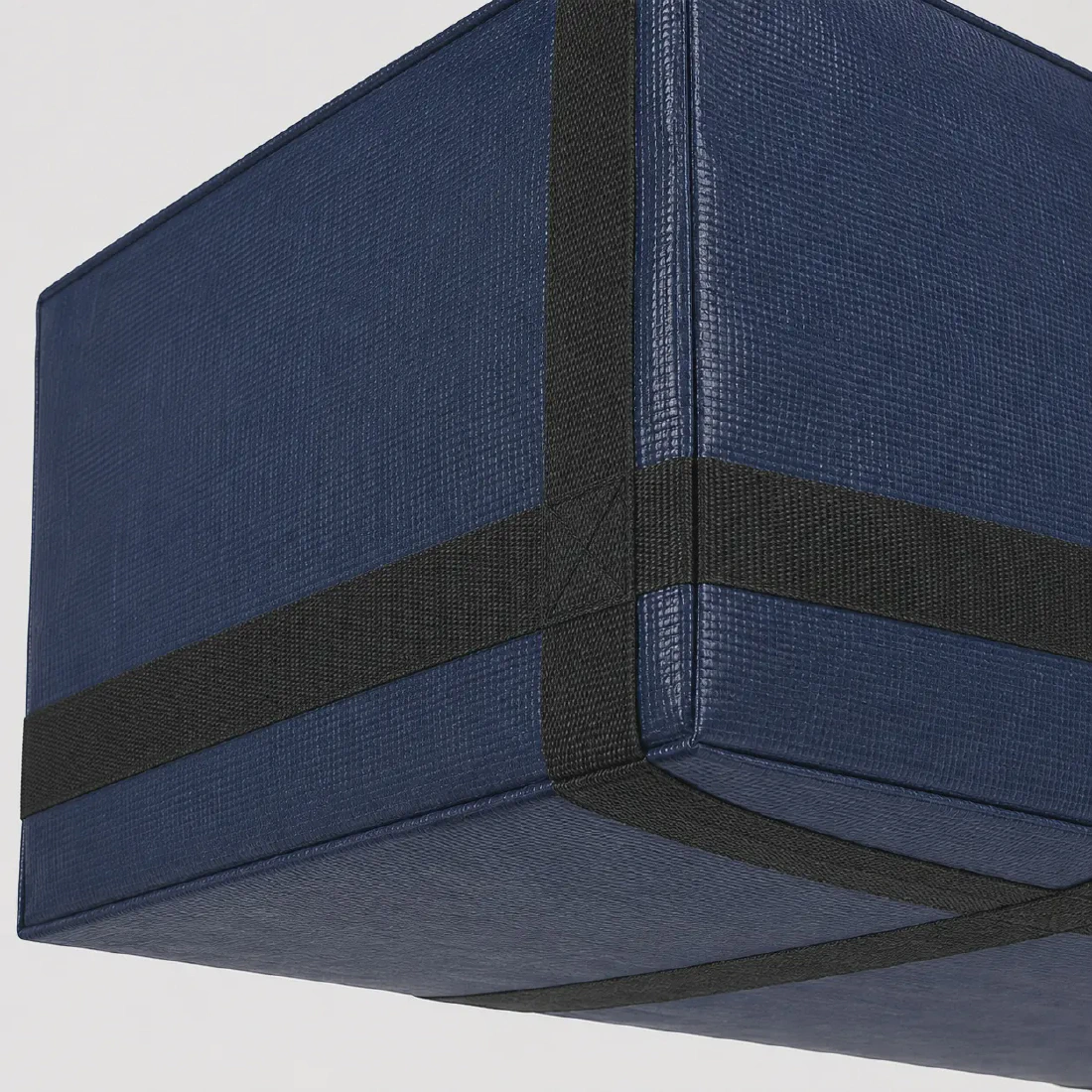 Close-up of wraparound webbing and reinforced bottom construction